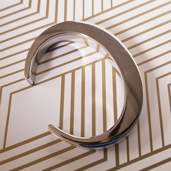 Calvin Klein Modern Minimalist Style Enamel Bracel - Picture 2 of 13